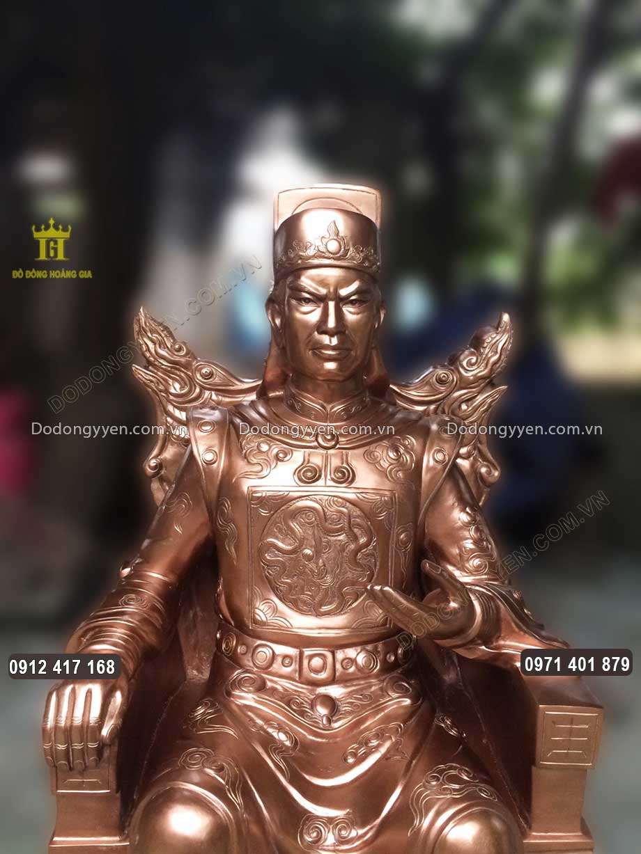 Gương mặt Ng&agrave;i được đ&uacute;c v&ocirc; c&ugrave;ng uy nghi&ecirc;m, sắc n&eacute;t